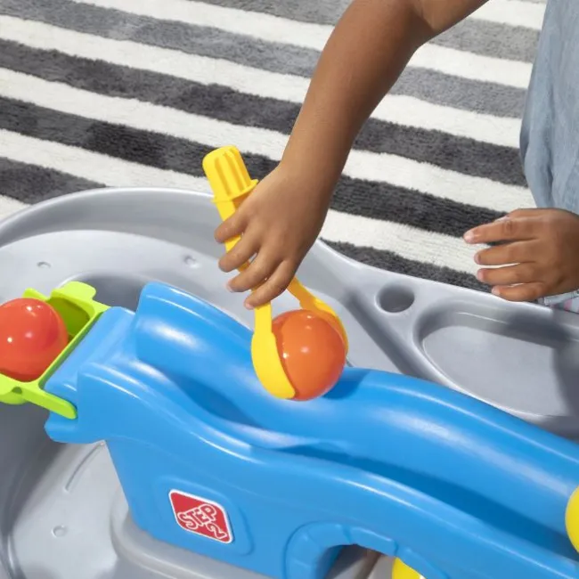 Aktivitetsbord med bolde og lastbiler