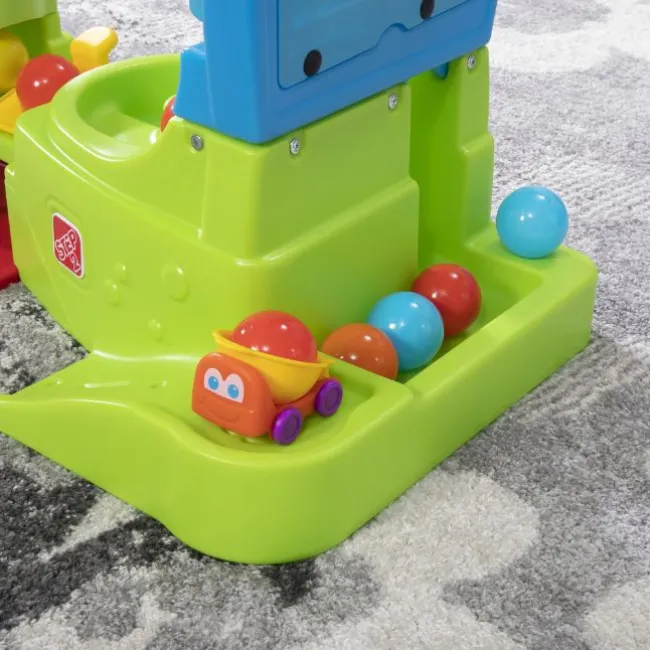 Aktivitetstårn HQ med bolde og lastbiler