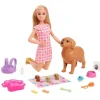 Barbie med nyfødte hundehvalpe