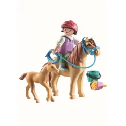 Barn med pony og føl