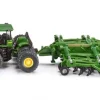 John Deere med harve